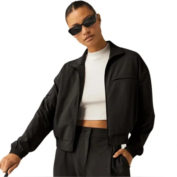 Beyond yoga status pocket sleeved cropped jacket black - Picture 2 of 3